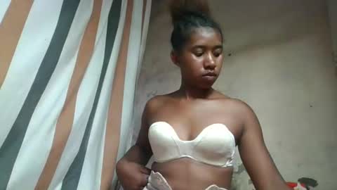 Snapshot of soriettezah chatting on 04/11/26, 01:59 soriettezah online show from 04/11/26, 01:59