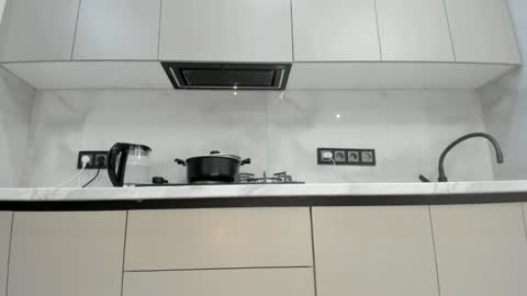 Mia online show from 03/15/26, 05:13