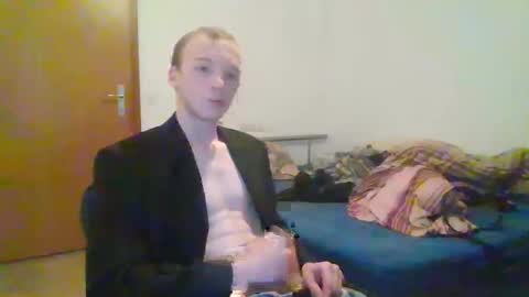 soumi854640 online show from 01/01/25, 01:37