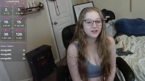 Snapshot of southerbunny chatting on 12/13/24, 04:49 Bunnydathug online show from 12/13/24, 04:49