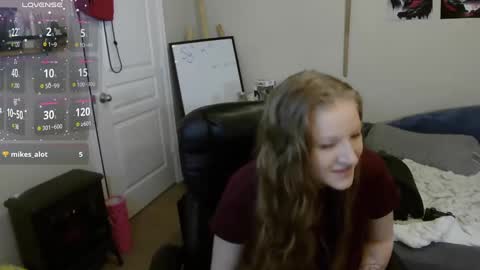 Snapshot of southerbunny chatting on 12/22/24, 12:05 Bunnydathug online show from 12/22/24, 12:05