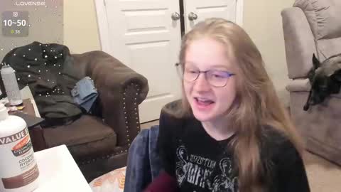 Snapshot of southerbunny chatting on 12/15/25, 08:51 Bunnydathug online show from 12/15/25, 08:51