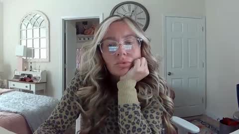 Snapshot of southernbarbii chatting on 02/06/25, 08:45 Your Barbii online show from 02/06/25, 08:45