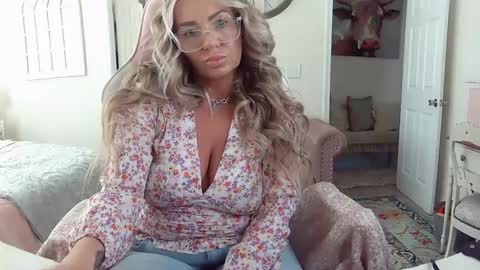 Snapshot of southernbarbii chatting on 02/20/25, 05:07 Your Barbii online show from 02/20/25, 05:07