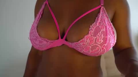 Snapshot of sow_fitt chatting on 11/19/25, 12:38 sow_fitt online show from 11/19/25, 12:38