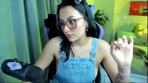 Lili online show from 02/09/25, 03:32