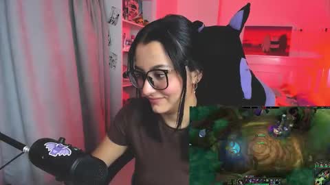 Lili online show from 10/23/25, 12:21