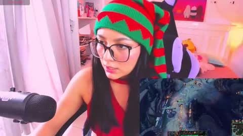 Lili online show from 12/22/25, 09:12