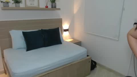 Snapshot of soy_mariana_ chatting on 01/19/25, 05:15 M A R I A N A online show from 01/19/25, 05:15