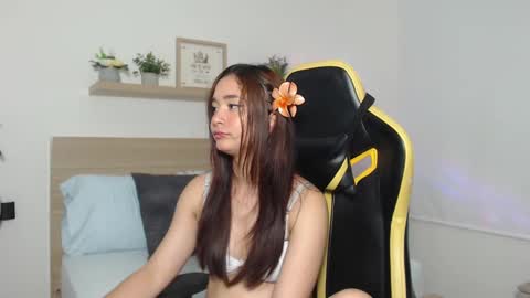 Snapshot of soy_mariana_ chatting on 01/30/25, 08:54 M A R I A N A online show from 01/30/25, 08:54