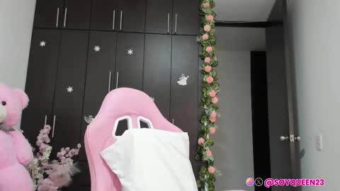 Snapshot of soyqeen chatting on 09/21/25, 04:03 SoyQueen online show from 09/21/25, 04:03