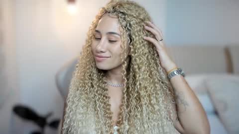 Snapshot of soytulu_ chatting on 02/08/25, 02:15 brisa s online show from 02/08/25, 02:15