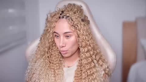 Snapshot of soytulu_ chatting on 02/11/25, 04:35 brisa s online show from 02/11/25, 04:35