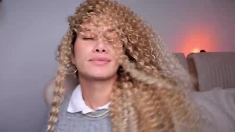 Snapshot of soytulu_ chatting on 02/12/25, 04:22 brisa s online show from 02/12/25, 04:22