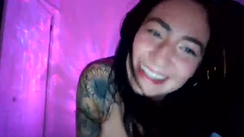 Snapshot of sp1cy_whitethangs chatting on 07/17/26, 06:20 Spicywhitethangs online show from 07/17/26, 06:20
