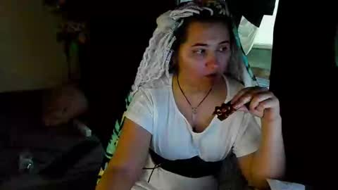 Snapshot of spanking_girls chatting on 01/21/25, 06:33 Evgenia online show from 01/21/25, 06:33