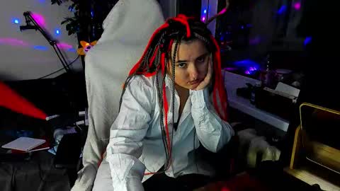 Snapshot of spanking_girls chatting on 11/26/25, 12:11 Evgenia online show from 11/26/25, 12:11