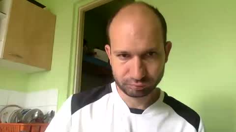 Snapshot of sparei7 chatting on 07/10/26, 10:07 Snaiky online show from 07/10/26, 10:07