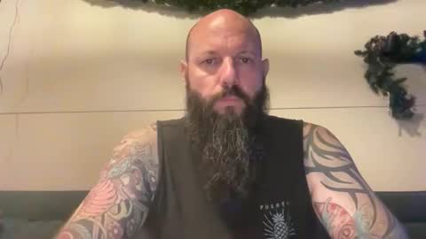 Snapshot of spenderal chatting on 11/29/25, 09:12 Beard Guy online show from 11/29/25, 09:12