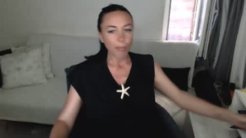 Snapshot of spicemint chatting on 06/19/26, 01:37 Carla online show from 06/19/26, 01:37