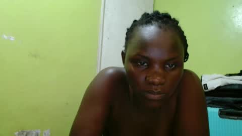 spicy_bella69 online show from 05/14/26, 07:04