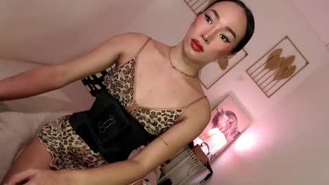 Snapshot of spicy_kinky chatting on 02/18/25, 02:49 Alora online show from 02/18/25, 02:49