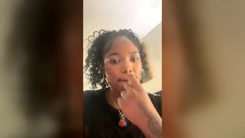 Royalty online show from 08/03/26, 01:15