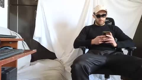 Snapshot of spider_0090 chatting on 11/16/25, 08:53 Marco. When Im offline you can view premium content in bio online show from 11/16/25, 08:53