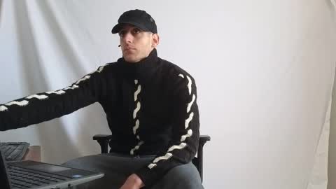 Snapshot of spider_0090 chatting on 02/16/26, 11:28 Marco. When Im offline you can view premium content in bio online show from 02/16/26, 11:28