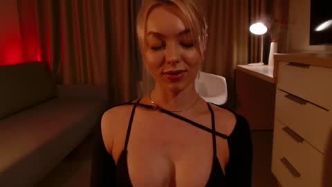 Elizabeth online show from 12/01/24, 04:29