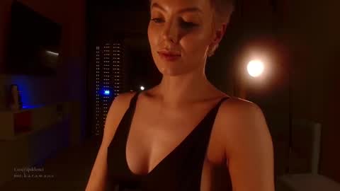 Elizabeth online show from 10/12/25, 04:39