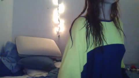 Snapshot of spinwithus chatting on 01/04/25, 01:21 Rose online show from 01/04/25, 01:21