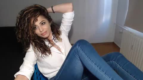 Doll online show from 01/12/25, 12:12