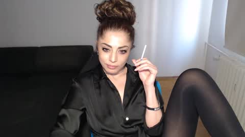 Doll online show from 03/10/25, 02:37