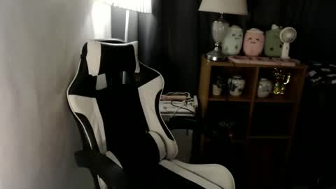 Snapshot of spoileme_babexx chatting on 01/21/25, 05:51 CALL ME RAINE online show from 01/21/25, 05:51