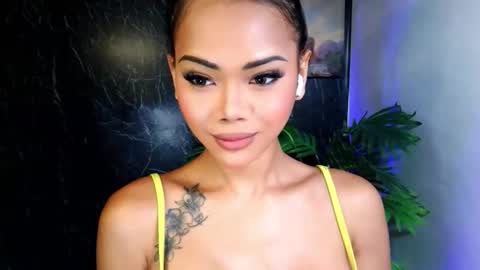 Snapshot of spoileme_babexx chatting on 10/23/25, 01:38 CALL ME RAINE online show from 10/23/25, 01:38