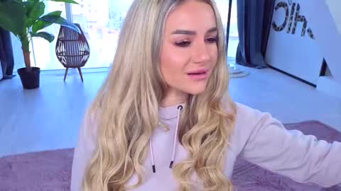 Anna online show from 10/10/25, 10:47