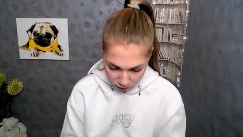 Snapshot of sport_tall_karina chatting on 02/05/25, 07:50 Karina online show from 02/05/25, 07:50