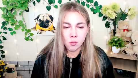 Snapshot of sport_tall_karina chatting on 11/13/25, 11:09 Karina online show from 11/13/25, 11:09