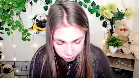 Snapshot of sport_tall_karina chatting on 11/14/25, 12:15 Karina online show from 11/14/25, 12:15