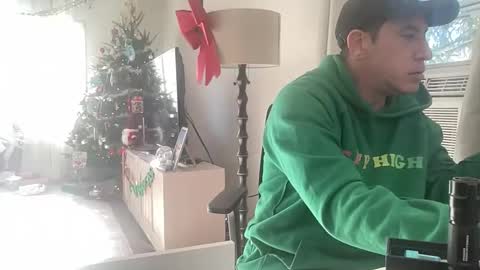 Snapshot of spun4feet chatting on 12/16/25, 03:39 spun4feet online show from 12/16/25, 03:39