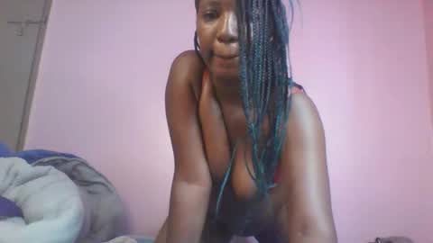 Snapshot of squirt_goddess_ chatting on 03/01/26, 08:49 Emmah online show from 03/01/26, 08:49