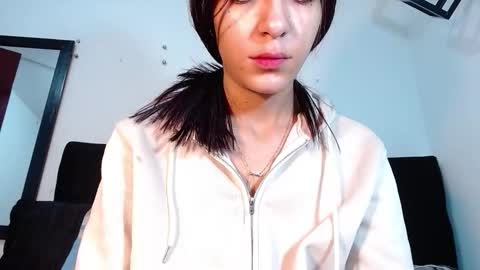 Snapshot of srta_luciana chatting on 12/18/25, 12:00 . . online show from 12/18/25, 12:00