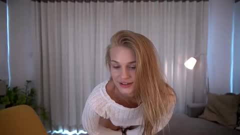 Snapshot of ssscarlett chatting on 03/09/25, 04:16 Scarlett online show from 03/09/25, 04:16