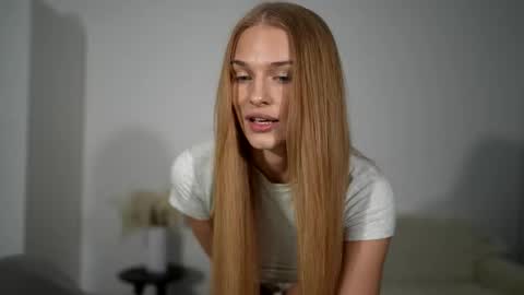 Snapshot of ssscarlett chatting on 11/18/25, 06:56 Scarlett online show from 11/18/25, 06:56