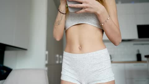 Scarlett online show from 04/08/26, 09:42