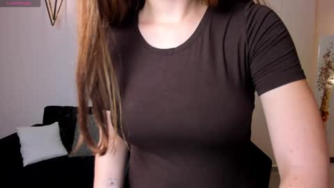 Snapshot of staceywood_ chatting on 12/02/24, 10:28 Stacy Woods online show from 12/02/24, 10:28