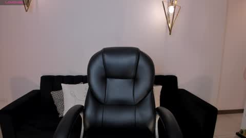 Snapshot of staceywood_ chatting on 12/04/24, 10:35 Stacy Woods online show from 12/04/24, 10:35