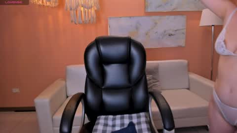 Snapshot of staceywood_ chatting on 12/19/24, 04:57 Stacy Woods online show from 12/19/24, 04:57