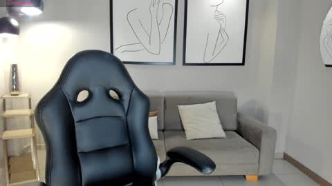 Snapshot of staceywood_ chatting on 01/28/25, 04:30 Stacy Woods online show from 01/28/25, 04:30